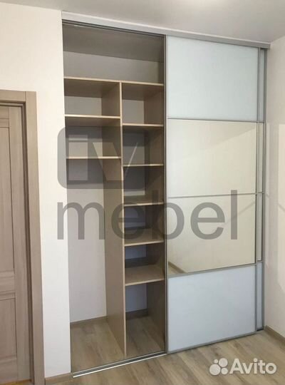 Зеркальный шкаф