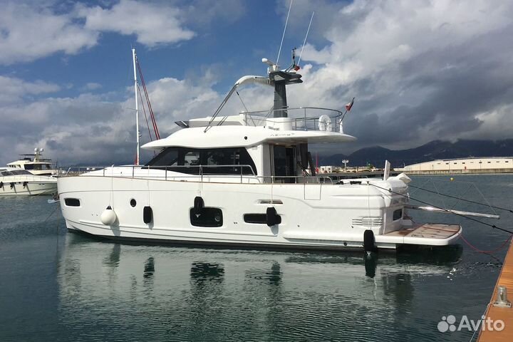 Моторная яхта Azimut Magellano 53, 2017