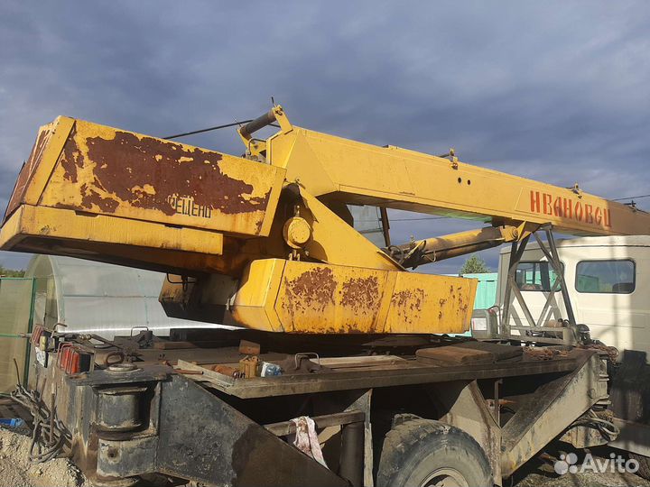 Продам крановую установку на запчасти