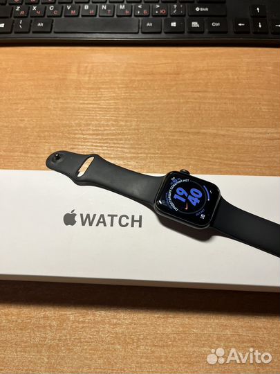 Часы Apple Watch SE 40 mm (2020)