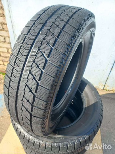 Bridgestone Blizzak VRX 215/65 R16
