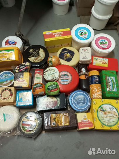 Сыры, сливочное масло в ассортименте