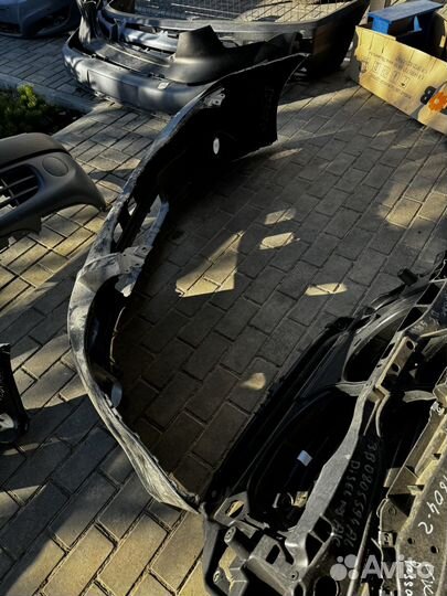 Передний бампер Тойота Авенсис T27 2008-2013