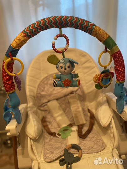 Дуга с игрушками