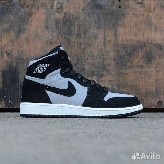 Air Jordan 1 Retro High OG Black White 2014
