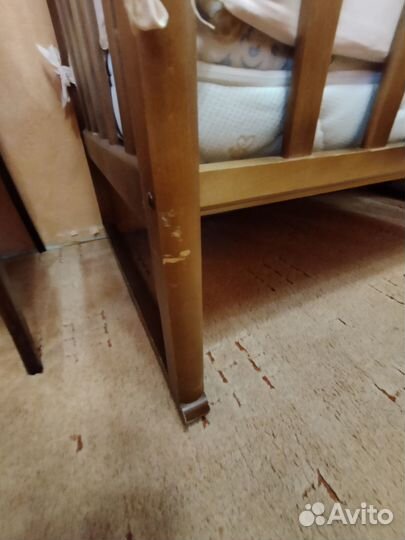 Детская кроватка с матрасом и бортиками