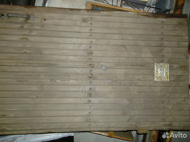 Металлическая дверь