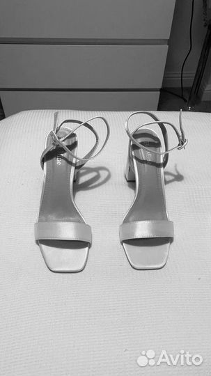 Босоножки женские бежевые