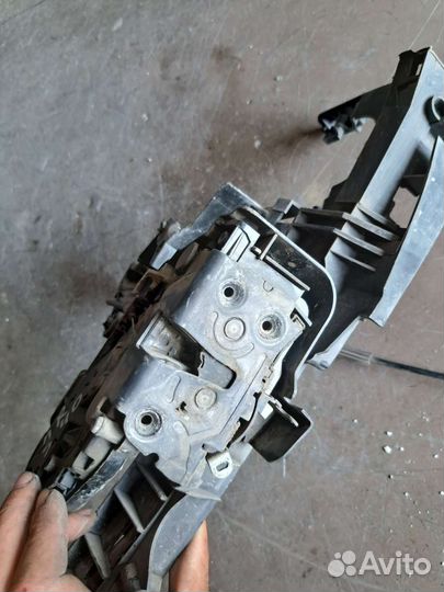 Замок двери передний правый Volvo S40