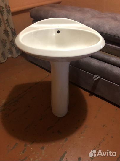Раковина с пьедесталом
