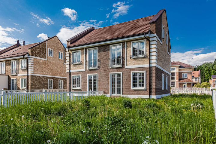 Дом 135 м² на участке 4 сот.