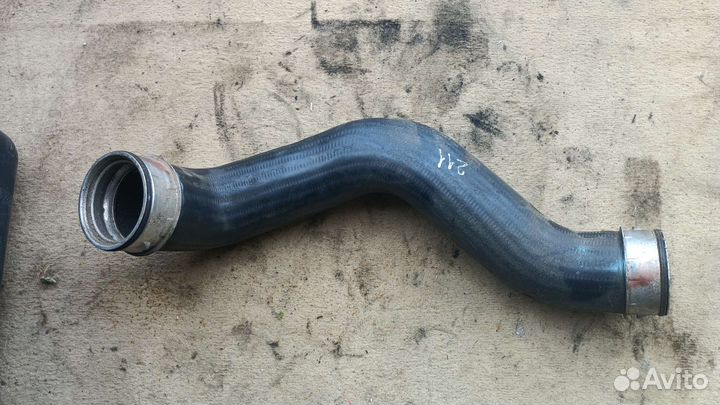 Патрубок интеркуллера Mercedes e class 211