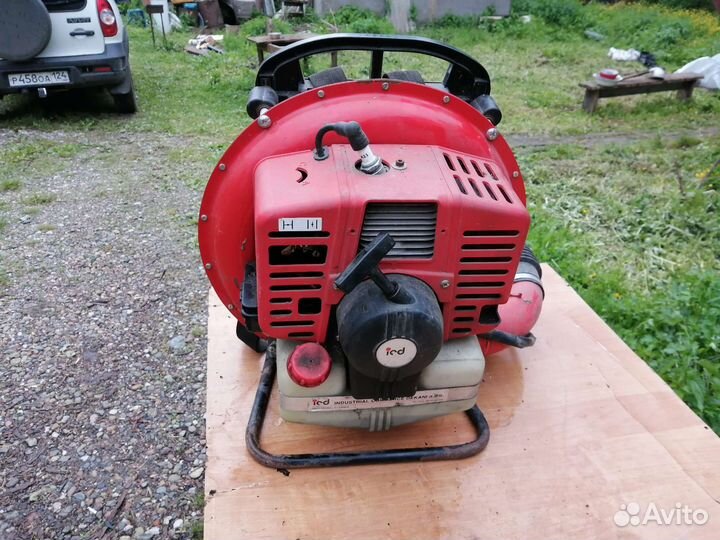 Бензиновый рюкзак ветродуй