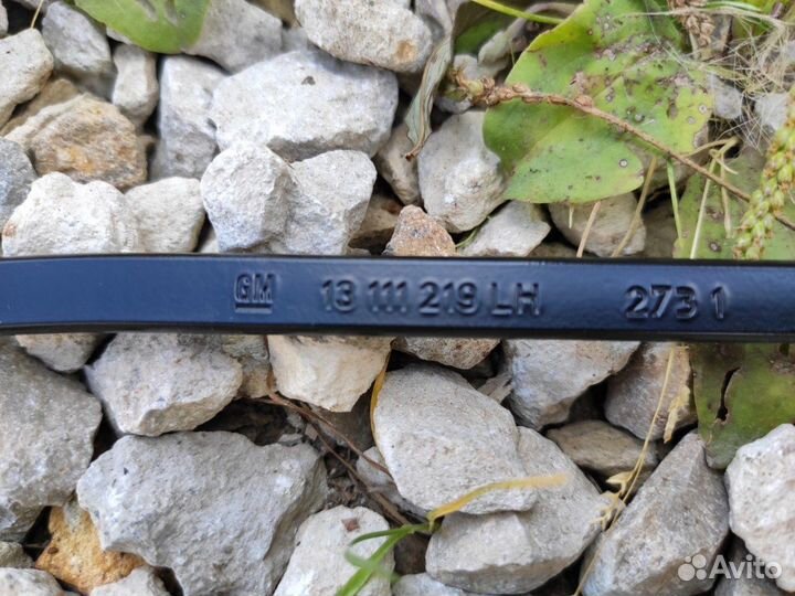 Поводок стеклоочистителя левый Opel Astra H седан