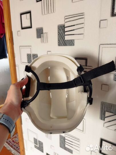 Хоккейный шлем