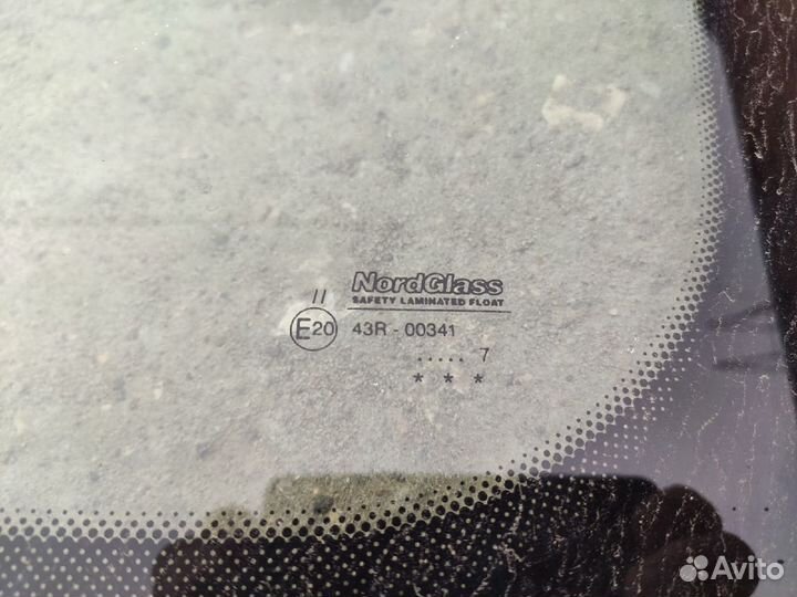 Стекло лобовое Peugeot 406