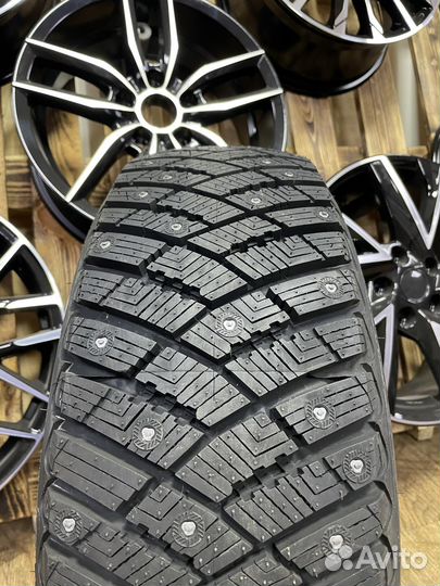 Goodyear Ultragrip Ice Arctic 245/45 R17 99T