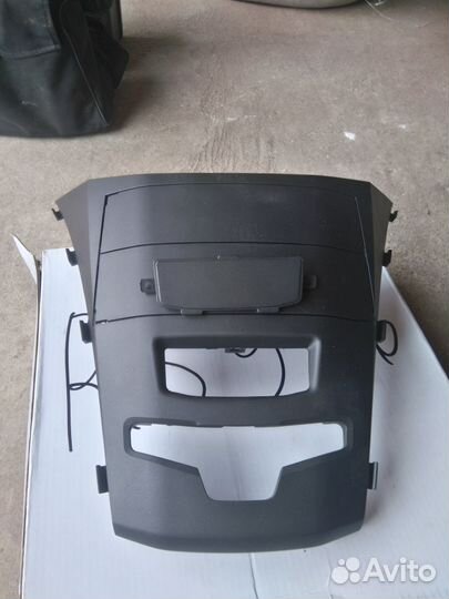 Декоративная рамка на SsangYong Actyon, 2014 год