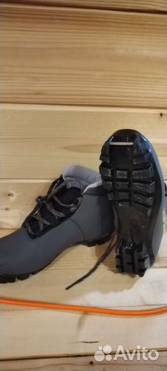 Детские лыжные ботинки 35р