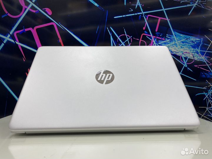 HP FullHD IPS/i3-1125G4/8GB DDR4/512GB SSD/UHD