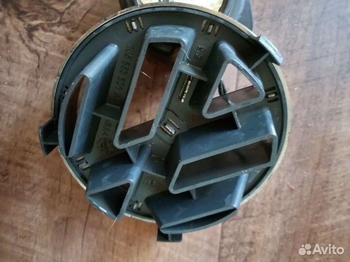 Эмблемма на решетку фольксваген