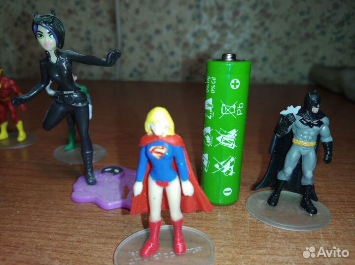 Фигурки персонажей комиксов DC comics