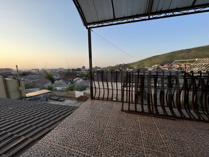 Дом 196 м² на участке 6 сот.