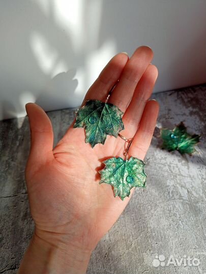 Комплект украшений из меди. Сережки и брошь