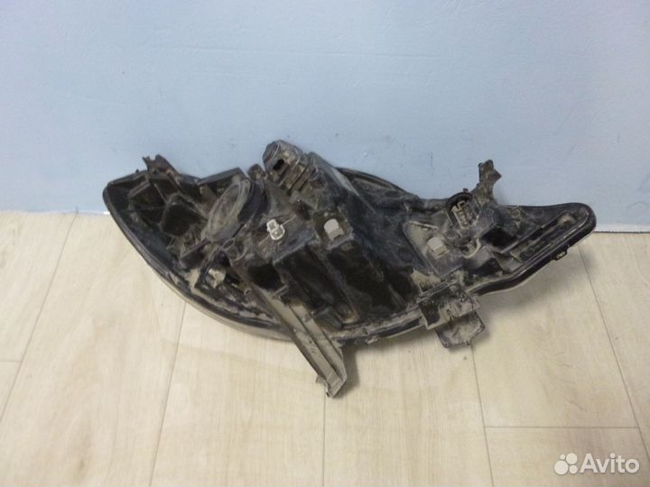 Фара левая Peugeot 107 2006-2014