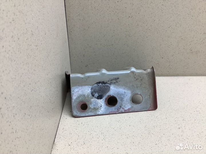 Кронштейн крепления крыла правый Nissan Qashqai+2