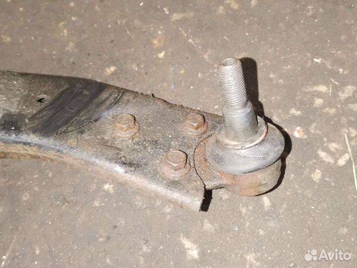 Передний рычаг левый Ford Focus 2