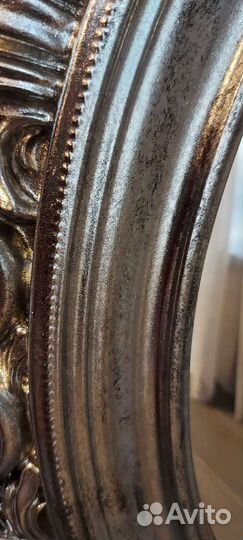 Круглое зеркало в классическом стиле