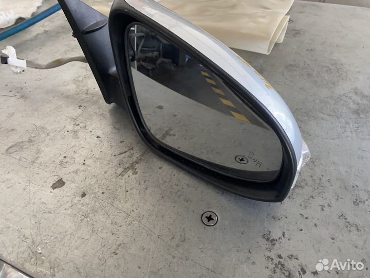 Зеркало заднего вида