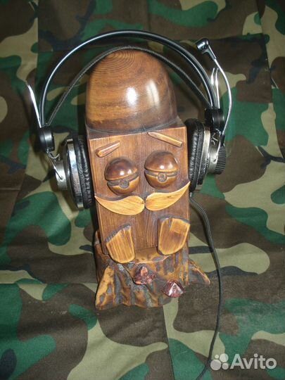 Подставка под наушники