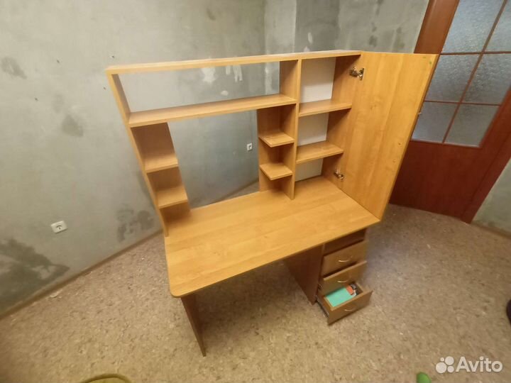 Письменный стол