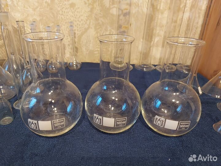 Химическая посуда, пробирки, чашки Петри, штативы