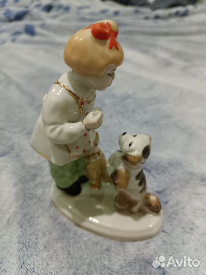 Фарфоровая Статуэтка 