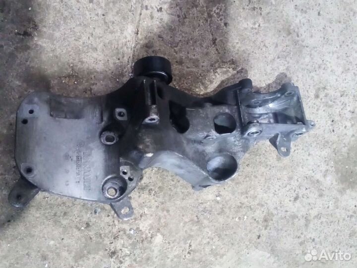 LADA largus кронштейн генератора