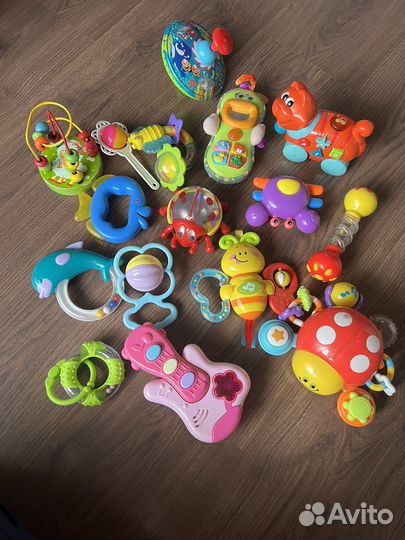 Развивающие игрушки и погремушки