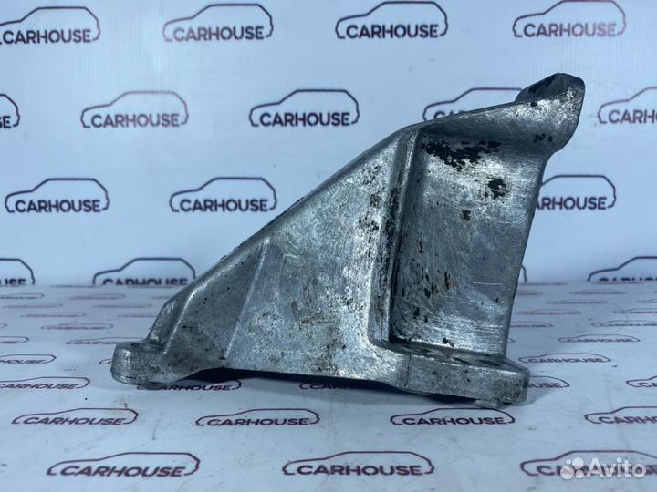 Кронштейн двигателя передний левый Audi A4 B5 1.8