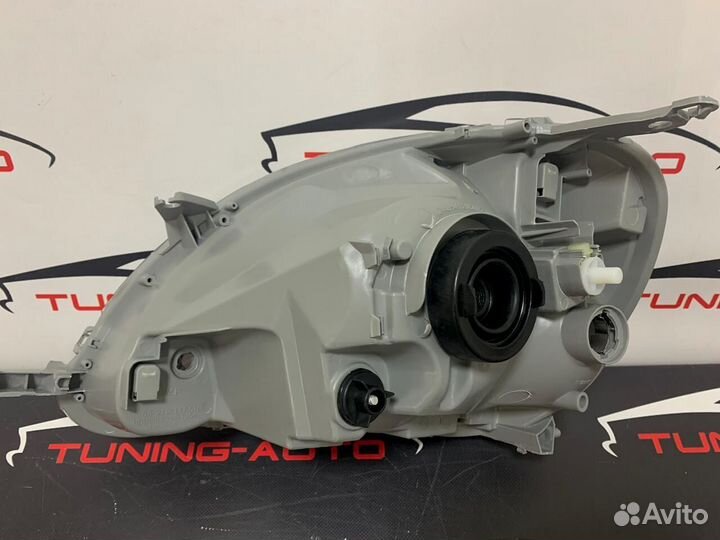 Фары на Vitz XP10 01-05 светлые