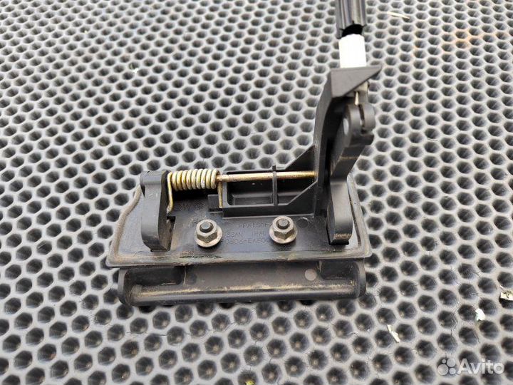 Ручка двери багажника Nissan Pathfinder