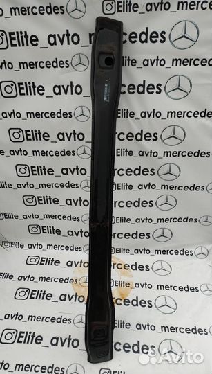 Усилитель бампера Mercedes W212