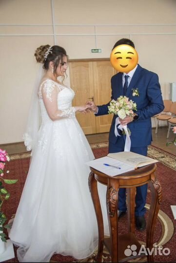 Свадебное платье со шлейфом