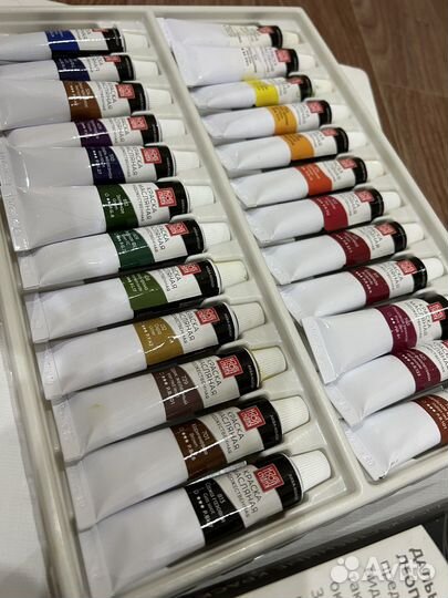 Масляные краски, холст и кисти