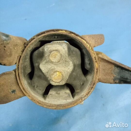 Подушка кпп Hyundai Solaris 2015