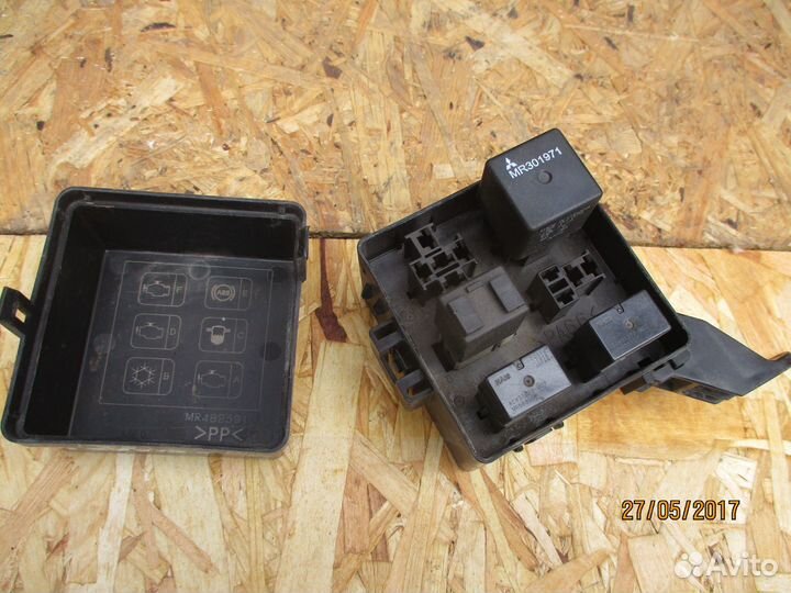 Блок предохранителей Митсубиси Паджеро 4