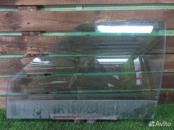 Переднее левое стекло ваз 2109-2115
