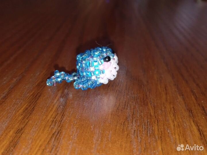 Кит амигуруми из бисера