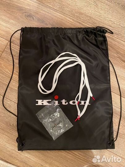 Шнурки и рюкзак-чехол для обуви Kiton